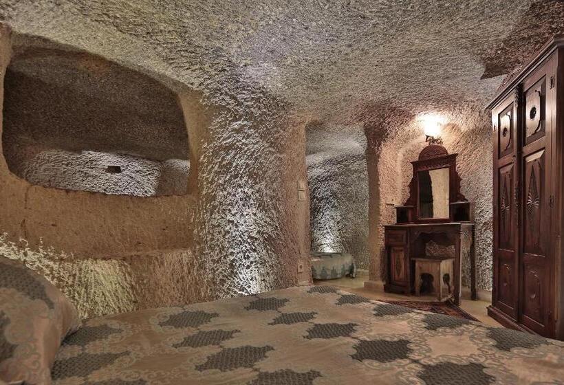 اتاق خانوادگی, Shoestring Cave House