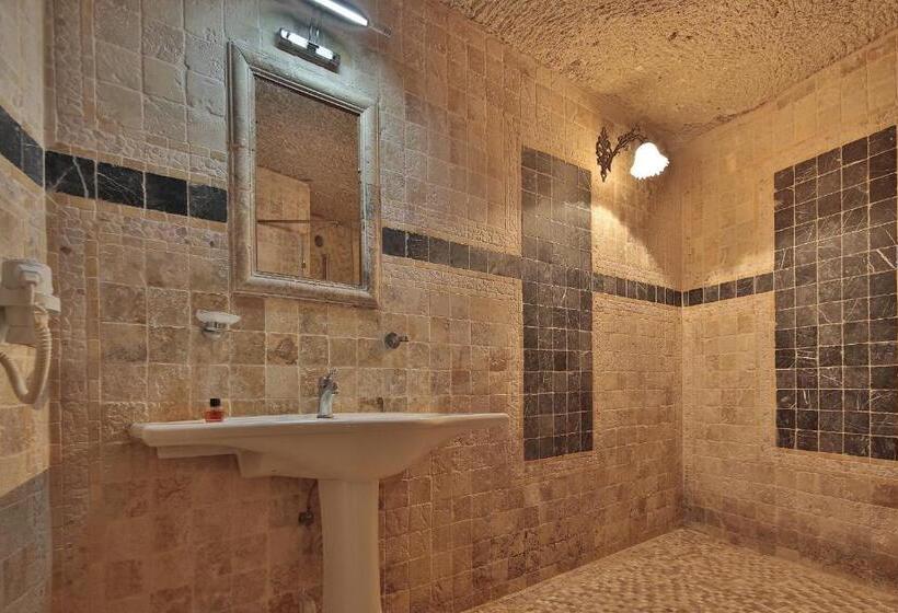 اتاق لوکس, Shoestring Cave House