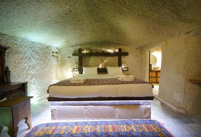 جناح مزوَّد بشرفة, Shoestring Cave House