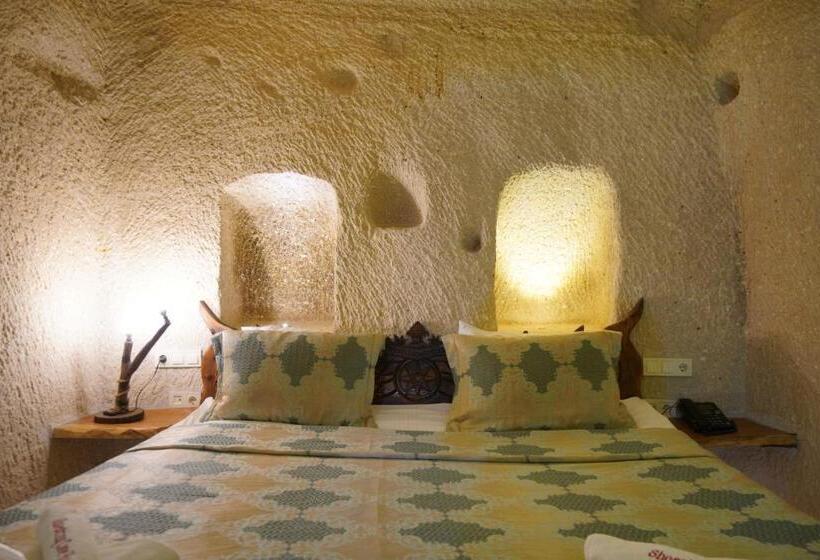 جناح إدارى, Shoestring Cave House