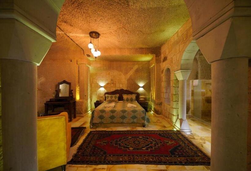 جناح, Shoestring Cave House