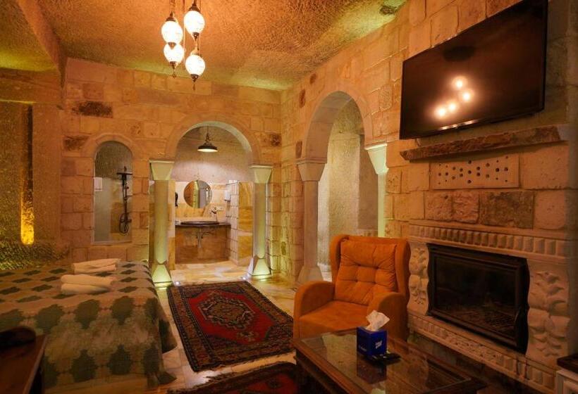 جناح, Shoestring Cave House