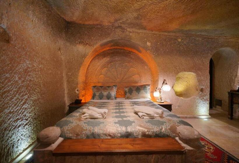ジュニアスイート, Shoestring Cave House