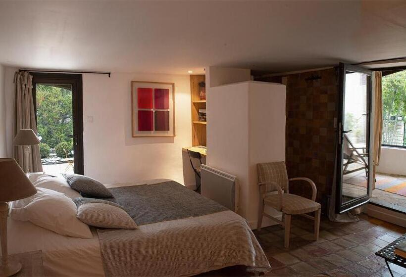 스탠다드 스튜디오, Le Clos Des Amandiers