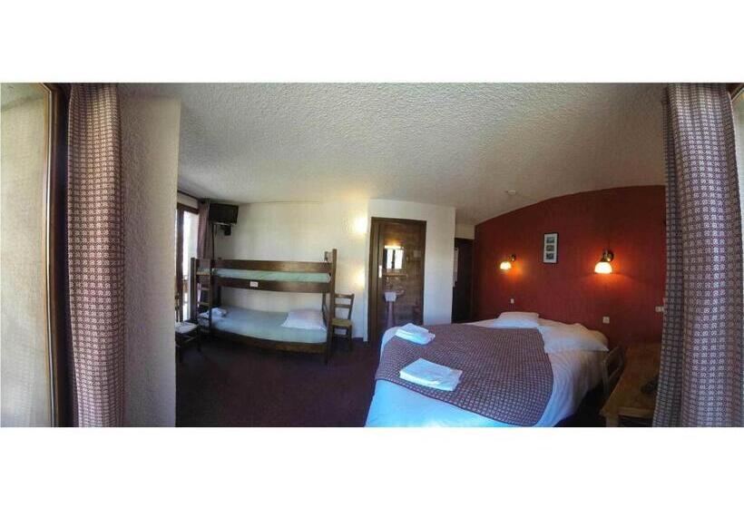 Quarto Quadruple Standart com Varanda, Hôtel Les Gardettes