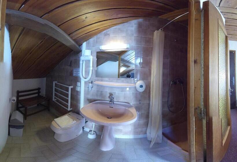 اتاق استاندارد چهار تخته, Hôtel Les Gardettes