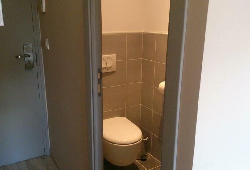 Номер Стандарт Трехместный, Hôtel Les Petits Oreillers