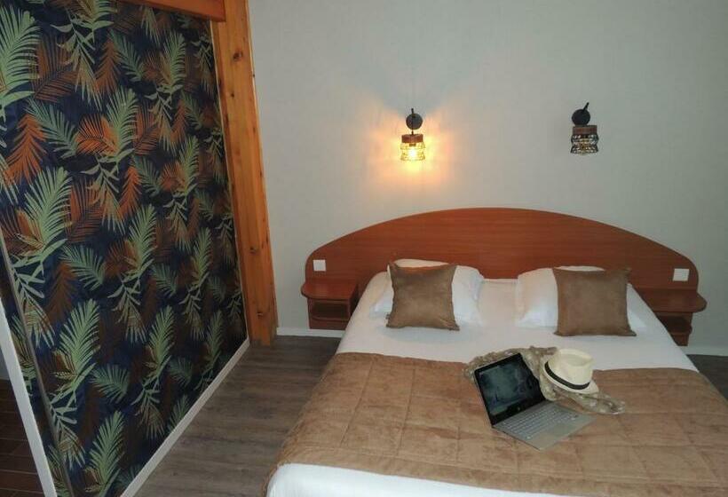Семейный Номер, Logis Hôtel Les 3 Marchands