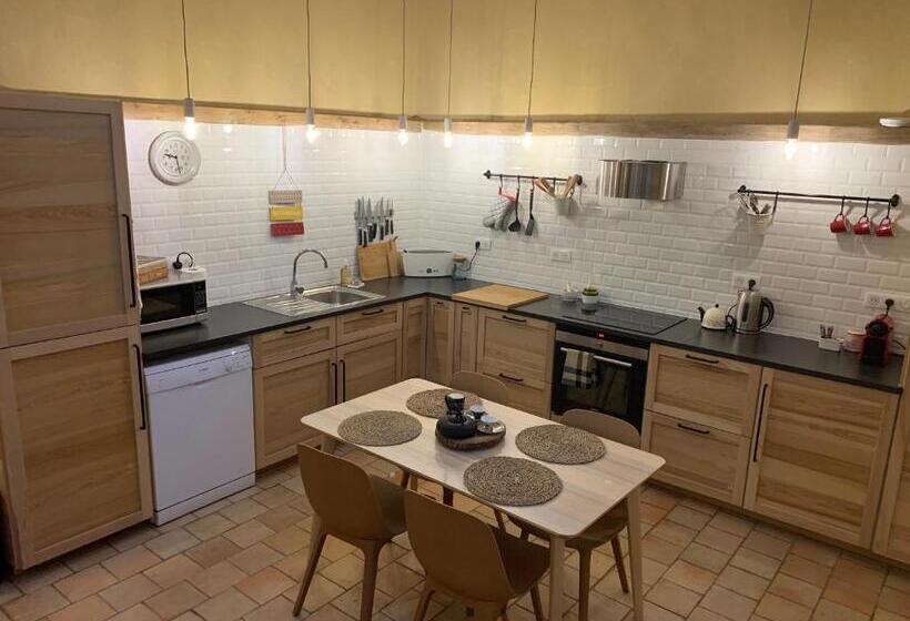 Апартаменты 1 Спальня с Балконом, Repos à Ribérac B&b