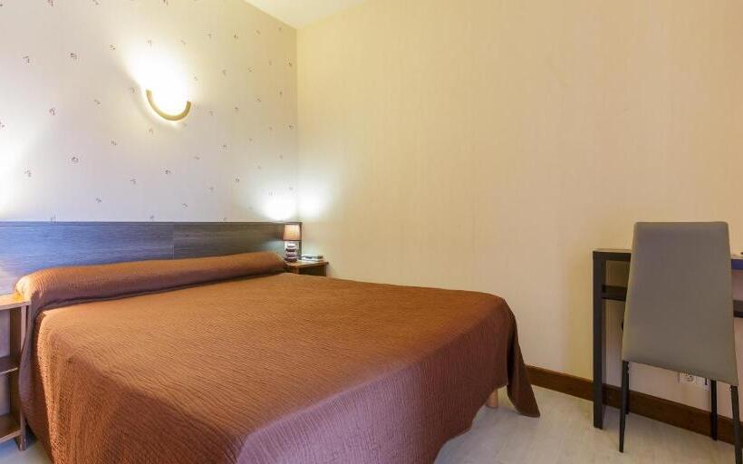 Четырехместный Номер Стандарт, Auberge D Ici Et D Ailleurs