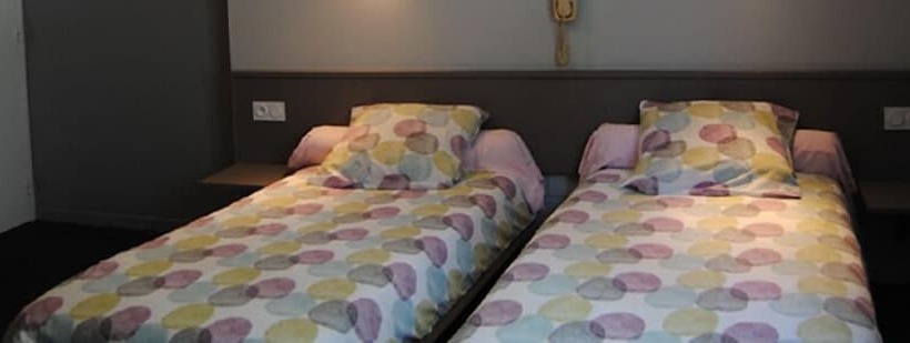 Номер Стандарт Трехместный, Logis Hotel Castel De Mirambel