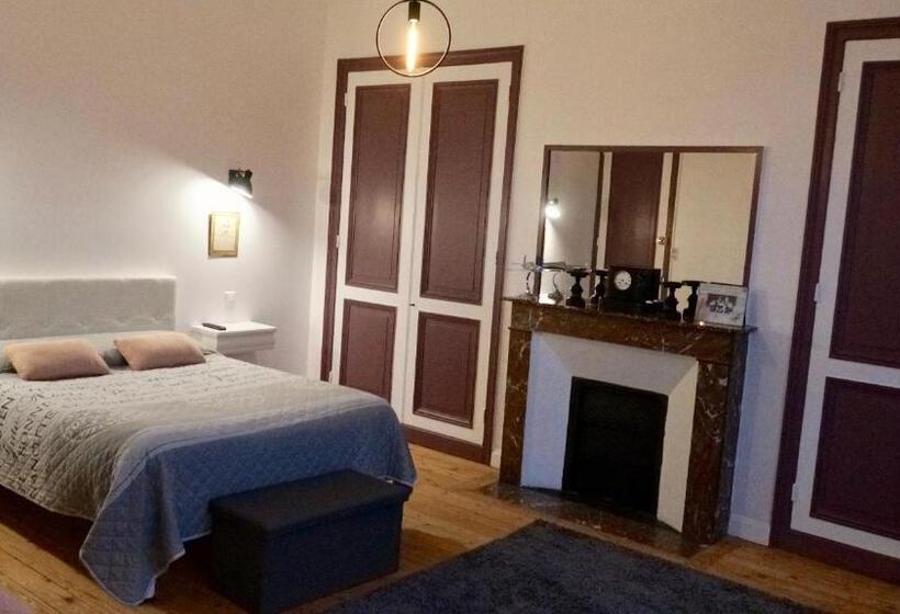 اتاق استاندارد سه نفره, Abri Du Passant