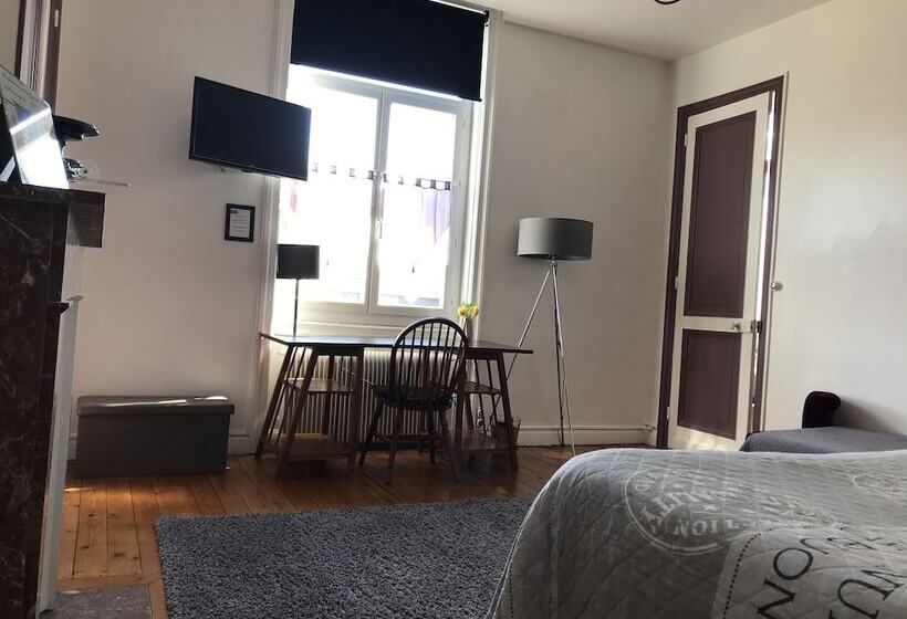 اتاق استاندارد سه نفره, Abri Du Passant