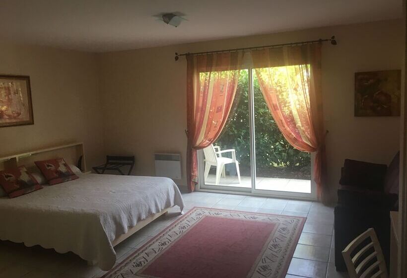 Номер Стандарт, Chambres D Hotes La Coloniale