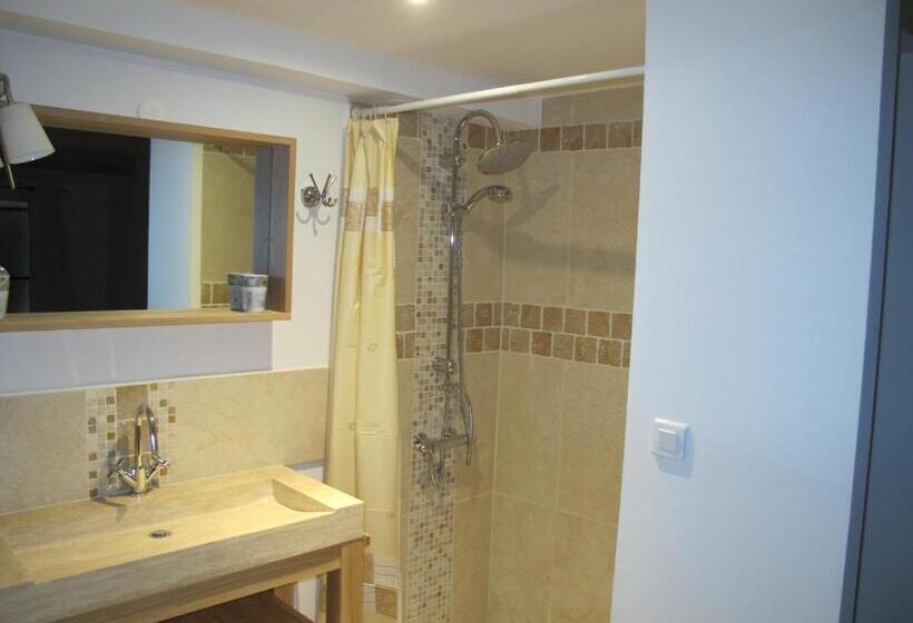 غرفة قياسية رباعية, Lou Cardalines