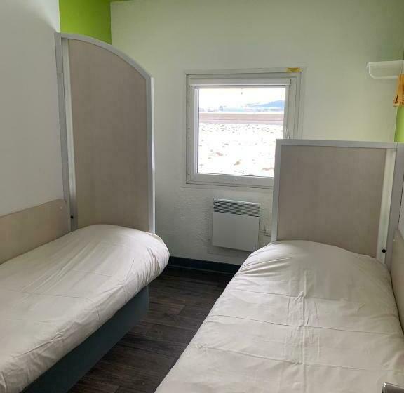 اتاق استاندارد با سرویس بهداشتی مشترک, F1 Pontarlier
