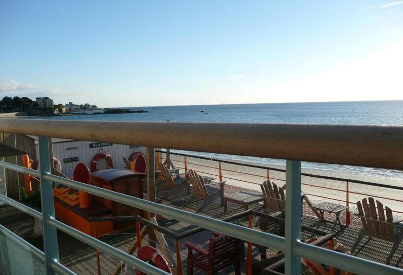 جناح مطلّ علي البحر, Hôtel Kermor