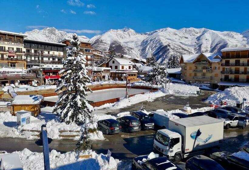 غرفة قياسية مزودة بتراس مطلة على الجبل, Hôtel Le Blainon