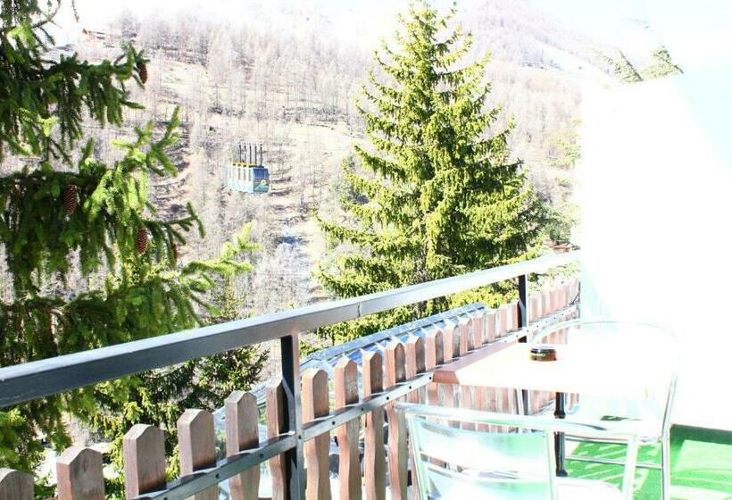 Номер Стандарт с Террасой Вид на Сад, Hôtel Le Blainon