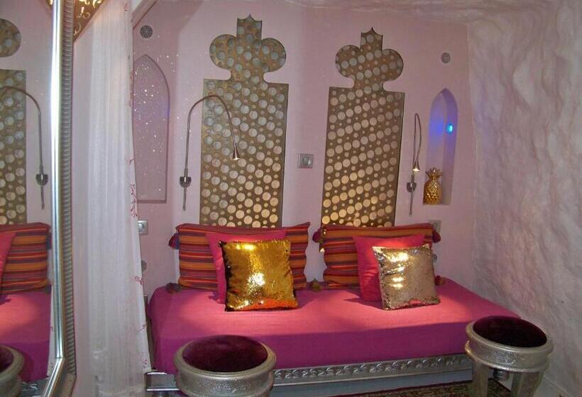 اتاق خانوادگی, Logis Hôtels Troglododo