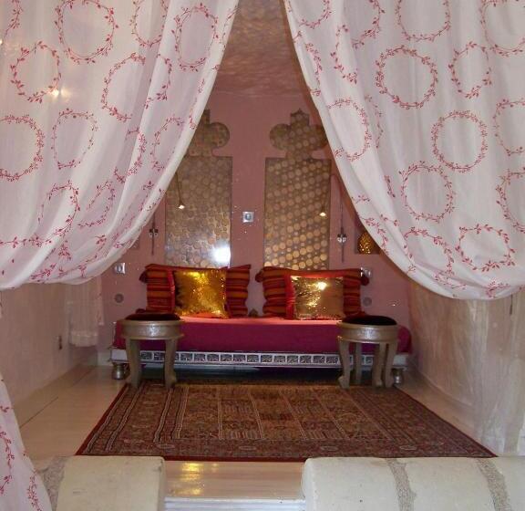 اتاق خانوادگی, Logis Hôtels Troglododo