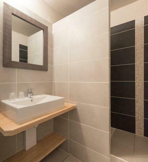 Номер Стандарт, Latitude Ouest Hotel Restaurant & Spa