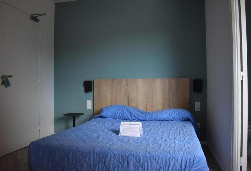 חדר סטנדרט לשלושה, Cat