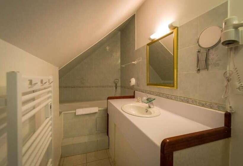 Quarto Triplo Superior, Domaine De Presle Saumur, The Originals Relais