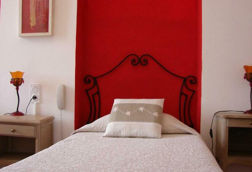 Номер Стандарт, Hôtel Le Siècle