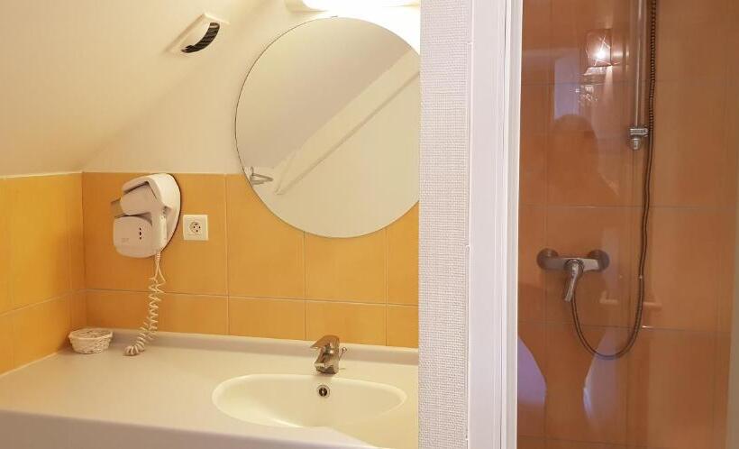 اتاق استاندارد چهار تخته, Hôtel Terminus