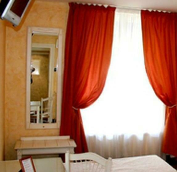 四人标准间, La Maison Blanche