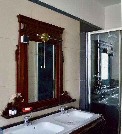 اتاق لوکس با بالکن, Saint Charles Hôtel & Coliving Biarritz