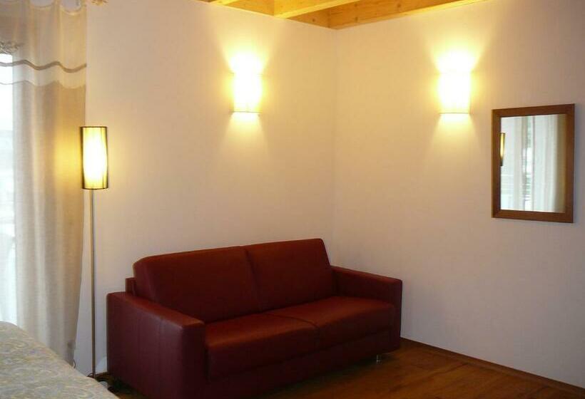 חדר סטנדרט לארבעה, Rooster Bnb American Style Boutique Haus   Made With Love!