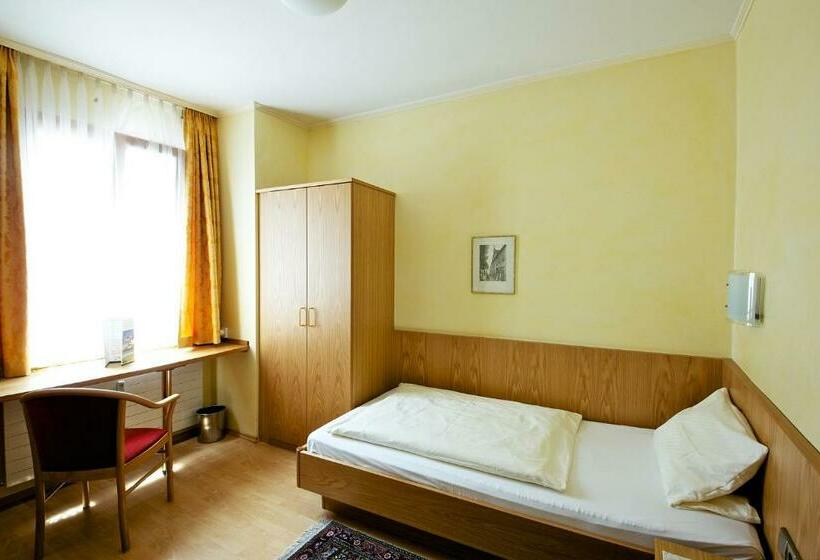 Quarto Estandar Individual, Hirschen