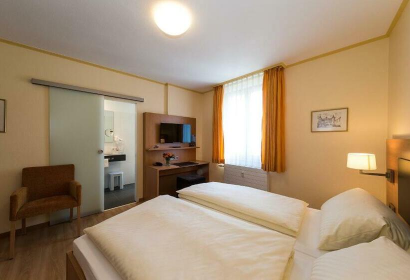 Quarto Estandar, Hirschen