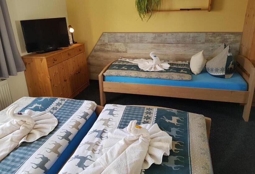 Трехместный Номер Стандарт Вид на Сад, Landhotel Pathes Hof