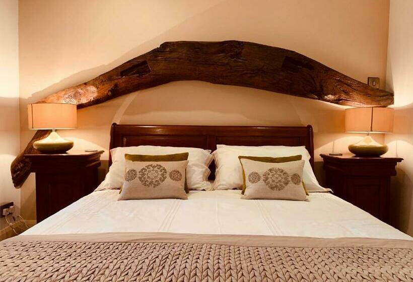 Номер Deluxe, Busfeild Arms