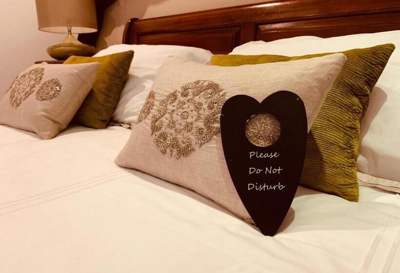 Номер Deluxe, Busfeild Arms