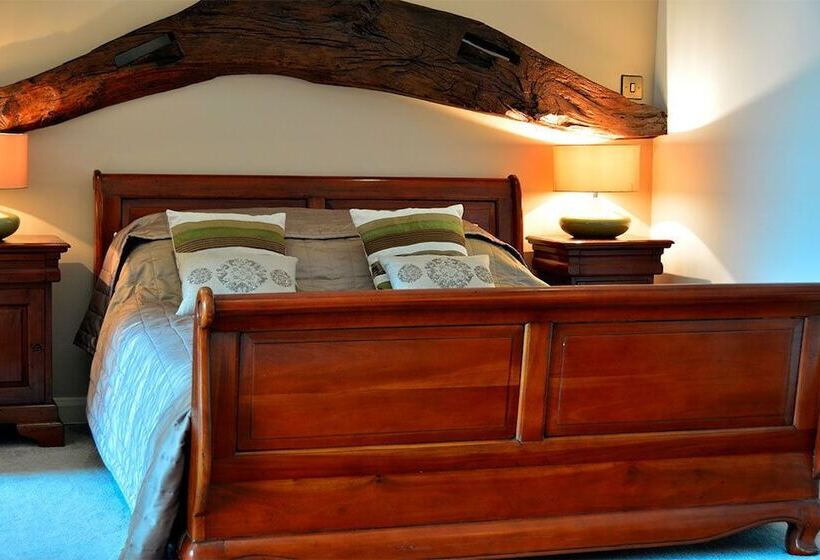 Номер Deluxe, Busfeild Arms
