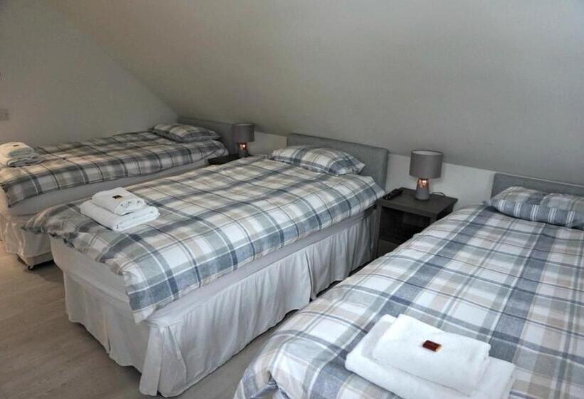 اتاق استاندارد سه نفره, Corran Bunkhouse