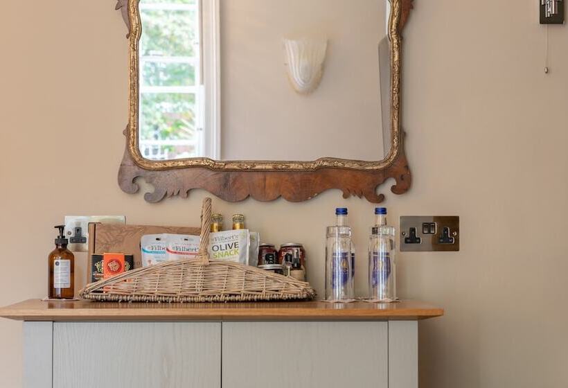 غرفة قياسية, Southernhay House