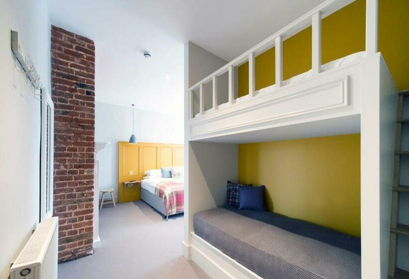 غرفة قياسية سرير كينج, The Coach House