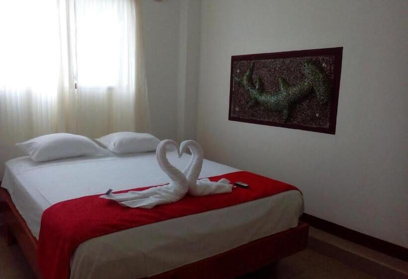 اتاق سوپریور خانوادگی, Hostal El Pinzón