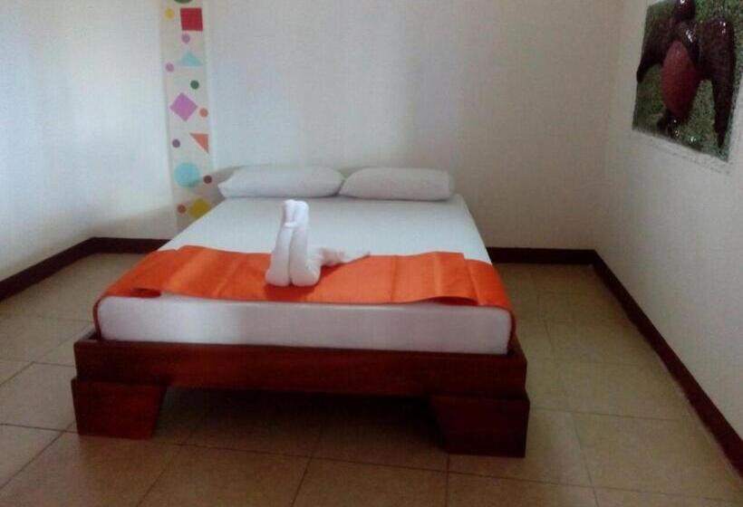 سوئیت 2 خوابه, Hostal El Pinzón