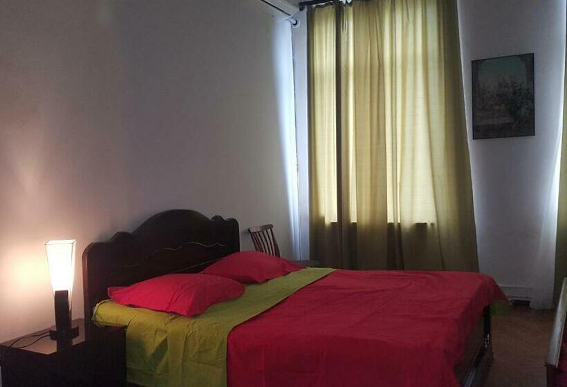 اتاق استاندارد چهار تخته, Hostel Mana Kutaisi