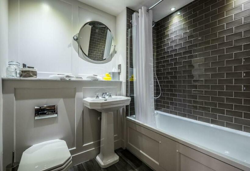 Quarto Estandar Individual, Coach & Horses