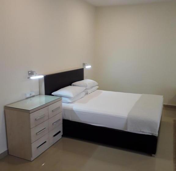 Quarto Triplo Estandar Vista Piscina, Kobuleti Beach Club