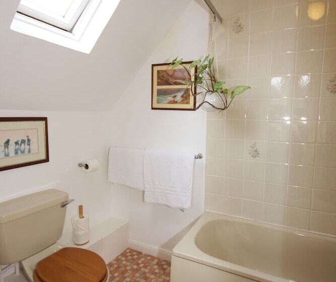 Номер Стандарт, Marston Lodge