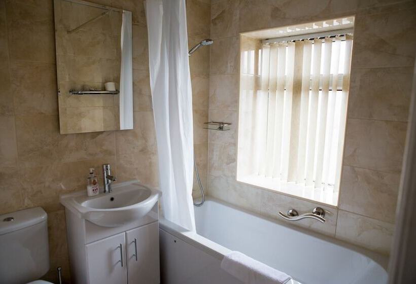 Семейный Номер, Oak House B&b