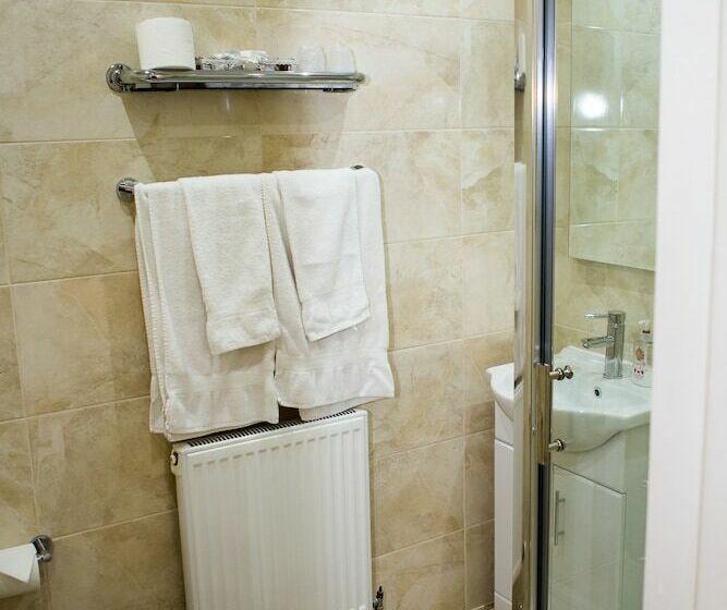 Номер Стандарт, Oak House B&b